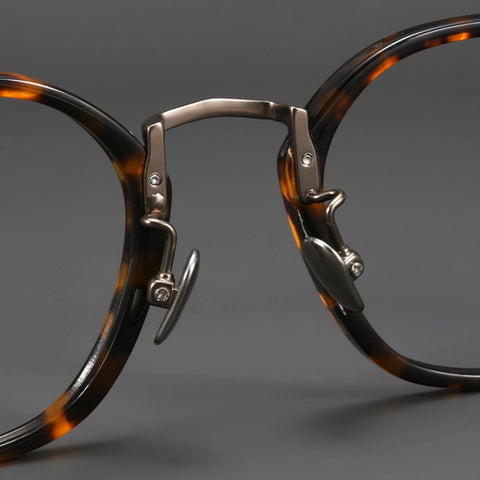 Adjustable nose pads pf Pure Titanium Round Tortoise Shell Glasses | Verhalo Vision