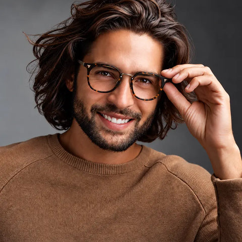 A men wearing the Pure Titanium Round Tortoise Shell Glasses from Verhalo Vision